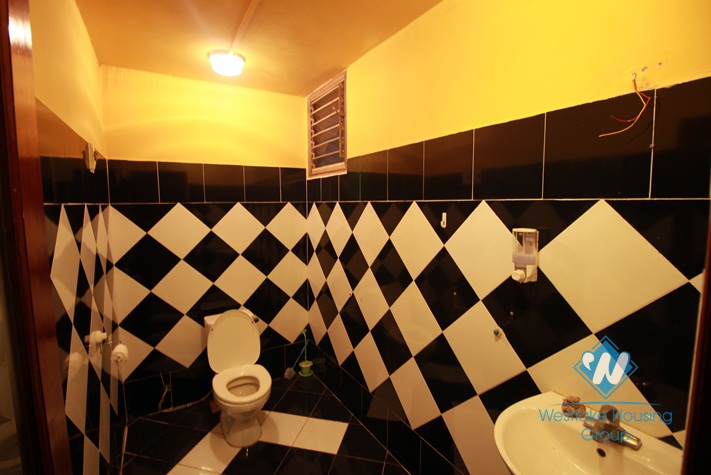 Bright house with courtyard for rent in Nghi Tam Village, Tay Ho, Ha Noi